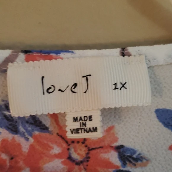 Love J Floral Dress with Lace Detail And Peek A Boo Sholders - Picture 2 of 11